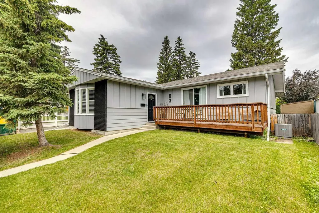 63 Hogarth Crescent SW Calgary AB T2V 3A8