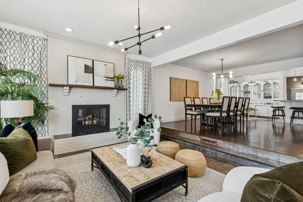 63 Hogarth Crescent SW Calgary AB T2V 3A8