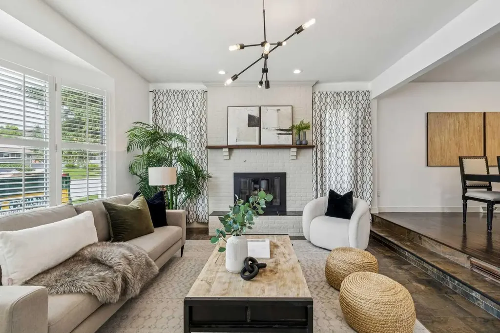 63 Hogarth Crescent SW Calgary AB T2V 3A8