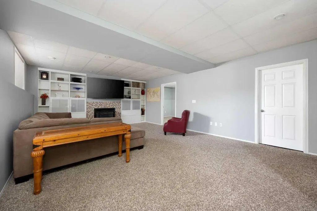 299 Pacific Crescent Fort Mcmurray AB T9K0G5