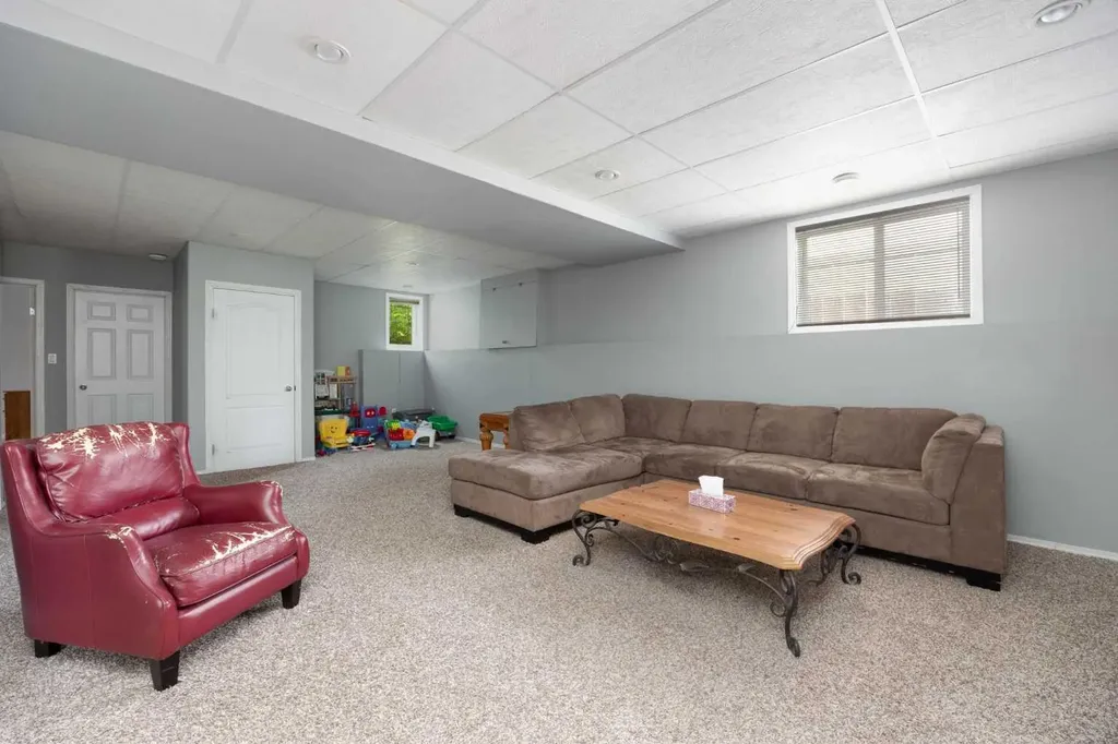 299 Pacific Crescent Fort Mcmurray AB T9K0G5