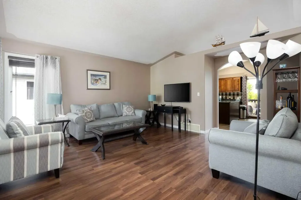 299 Pacific Crescent Fort Mcmurray AB T9K0G5