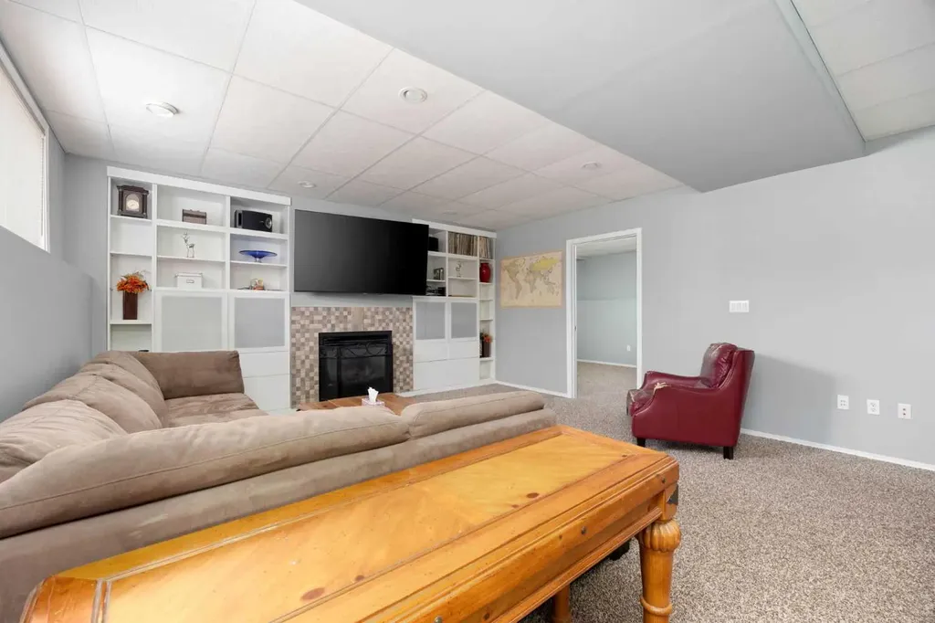 299 Pacific Crescent Fort Mcmurray AB T9K0G5