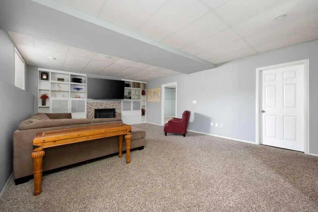299 Pacific Crescent Fort Mcmurray AB T9K0G5