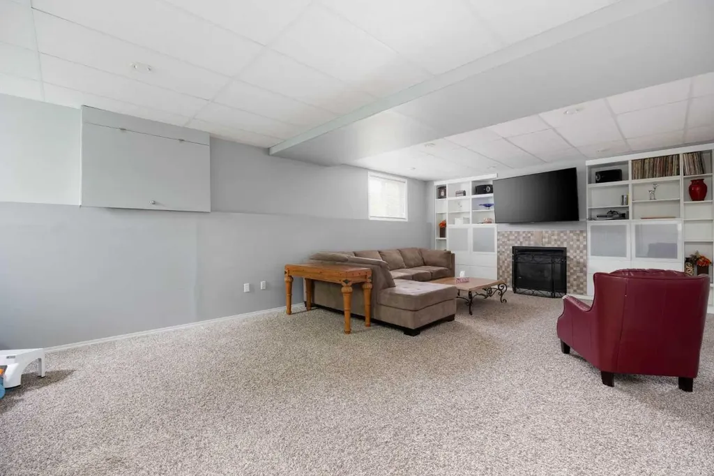 299 Pacific Crescent Fort Mcmurray AB T9K0G5