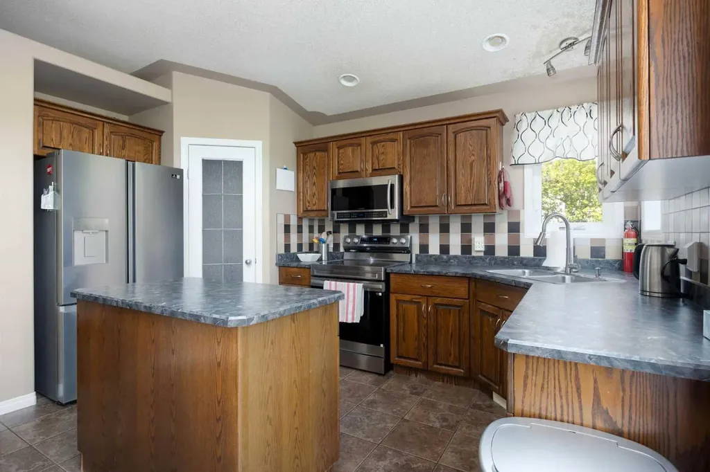 299 Pacific Crescent Fort Mcmurray AB T9K0G5
