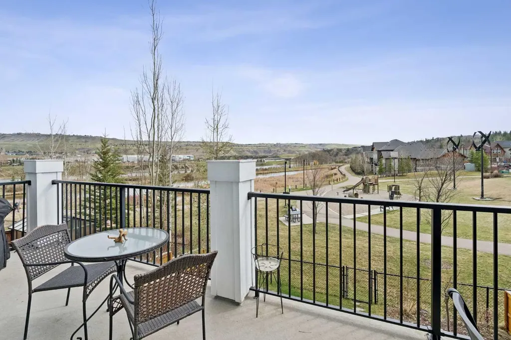 14 Riviera View Cochrane AB T4C 0Y7