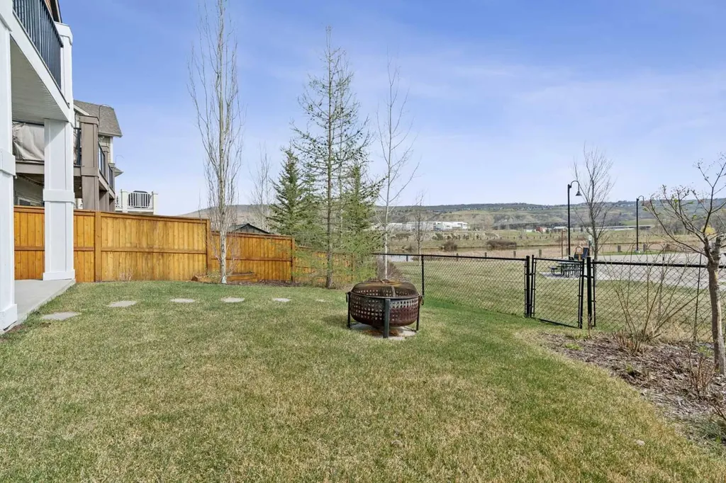 14 Riviera View Cochrane AB T4C 0Y7