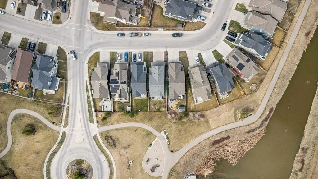 14 Riviera View Cochrane AB T4C 0Y7