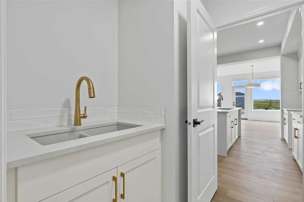 138 Corner Glen Square NE Calgary AB T3N 2S2