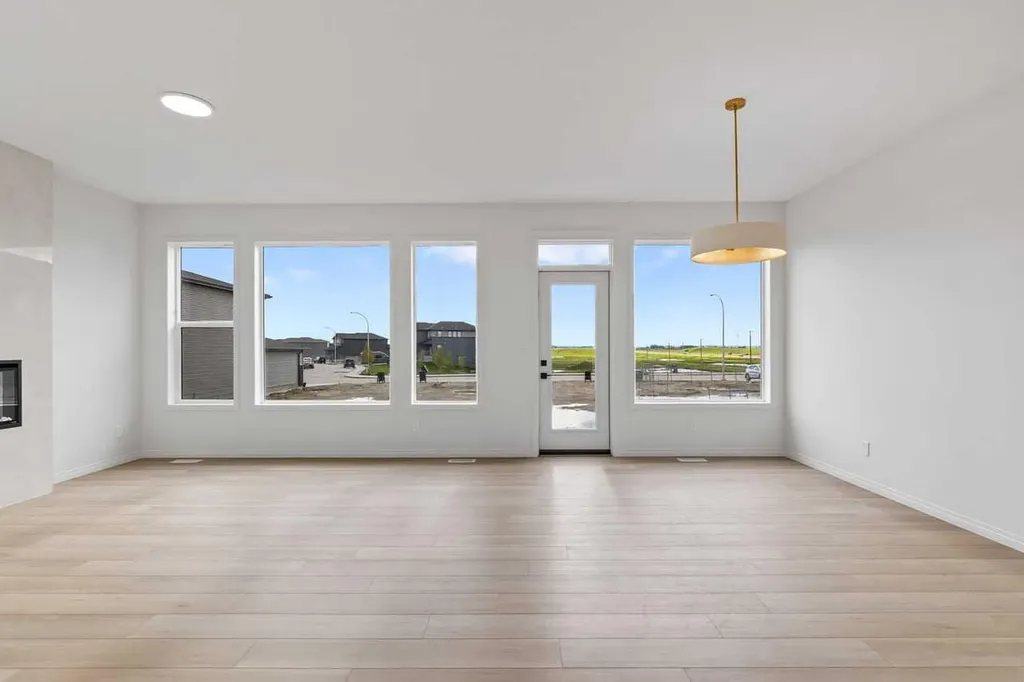 138 Corner Glen Square NE Calgary AB T3N 2S2