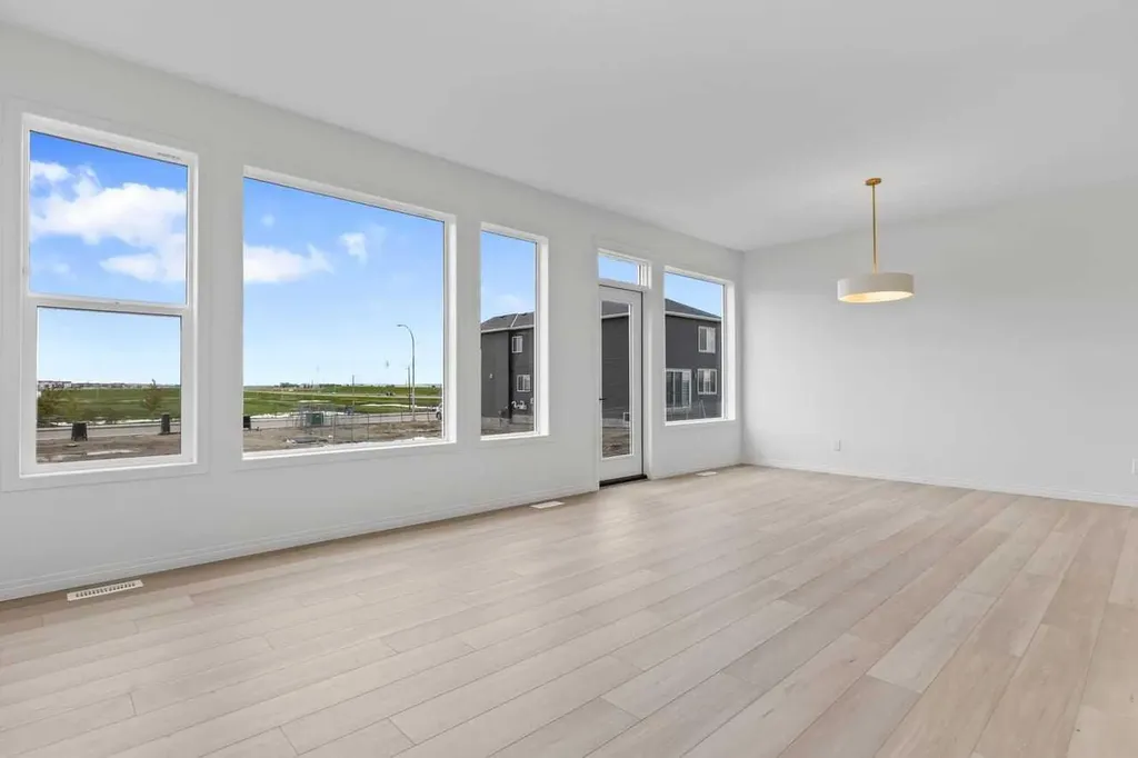 138 Corner Glen Square NE Calgary AB T3N 2S2