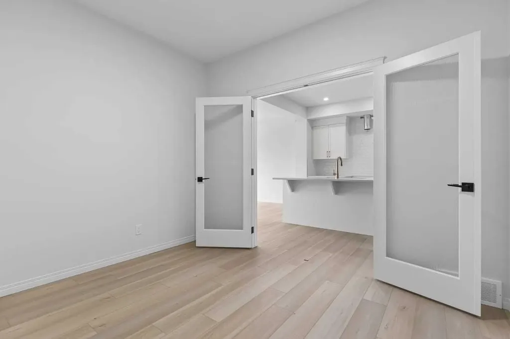 138 Corner Glen Square NE Calgary AB T3N 2S2