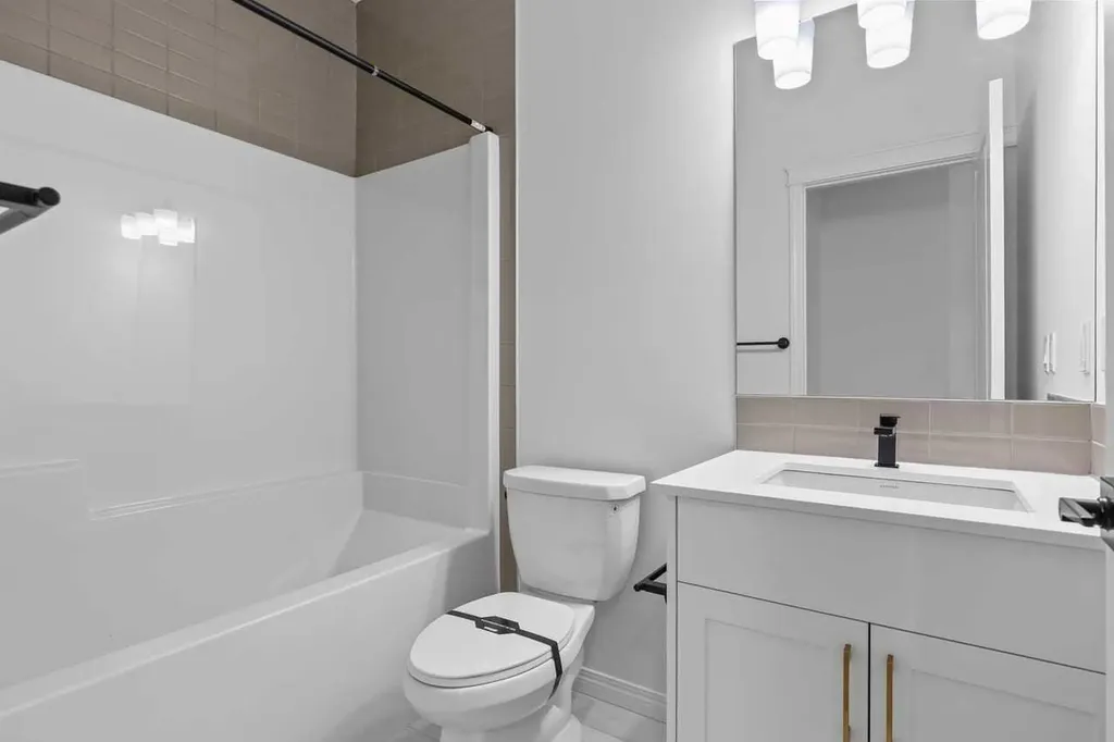 138 Corner Glen Square NE Calgary AB T3N 2S2