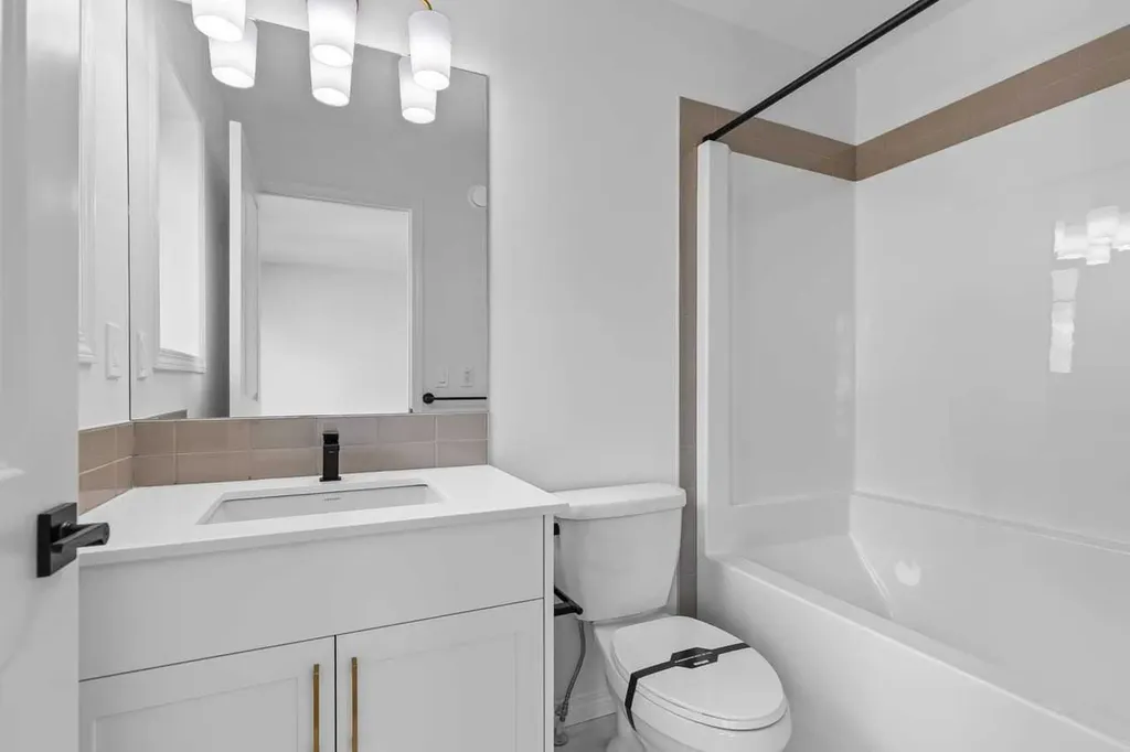 138 Corner Glen Square NE Calgary AB T3N 2S2