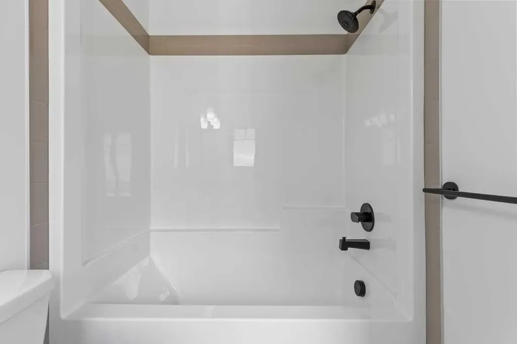 138 Corner Glen Square NE Calgary AB T3N 2S2