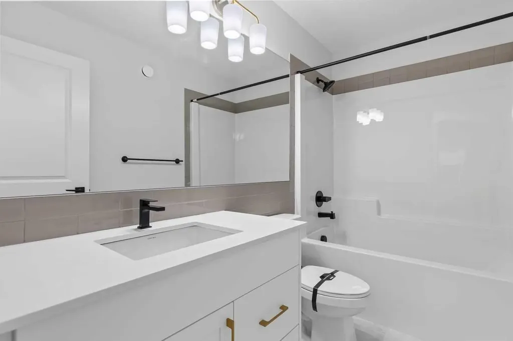 138 Corner Glen Square NE Calgary AB T3N 2S2