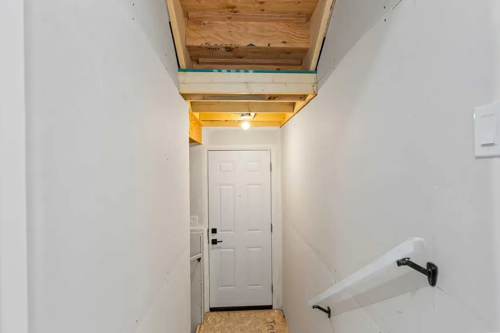 138 Corner Glen Square NE Calgary AB T3N 2S2