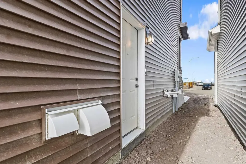 138 Corner Glen Square NE Calgary AB T3N 2S2