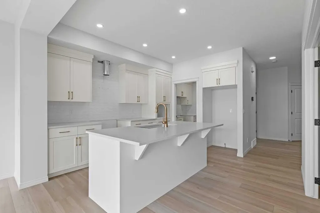 138 Corner Glen Square NE Calgary AB T3N 2S2