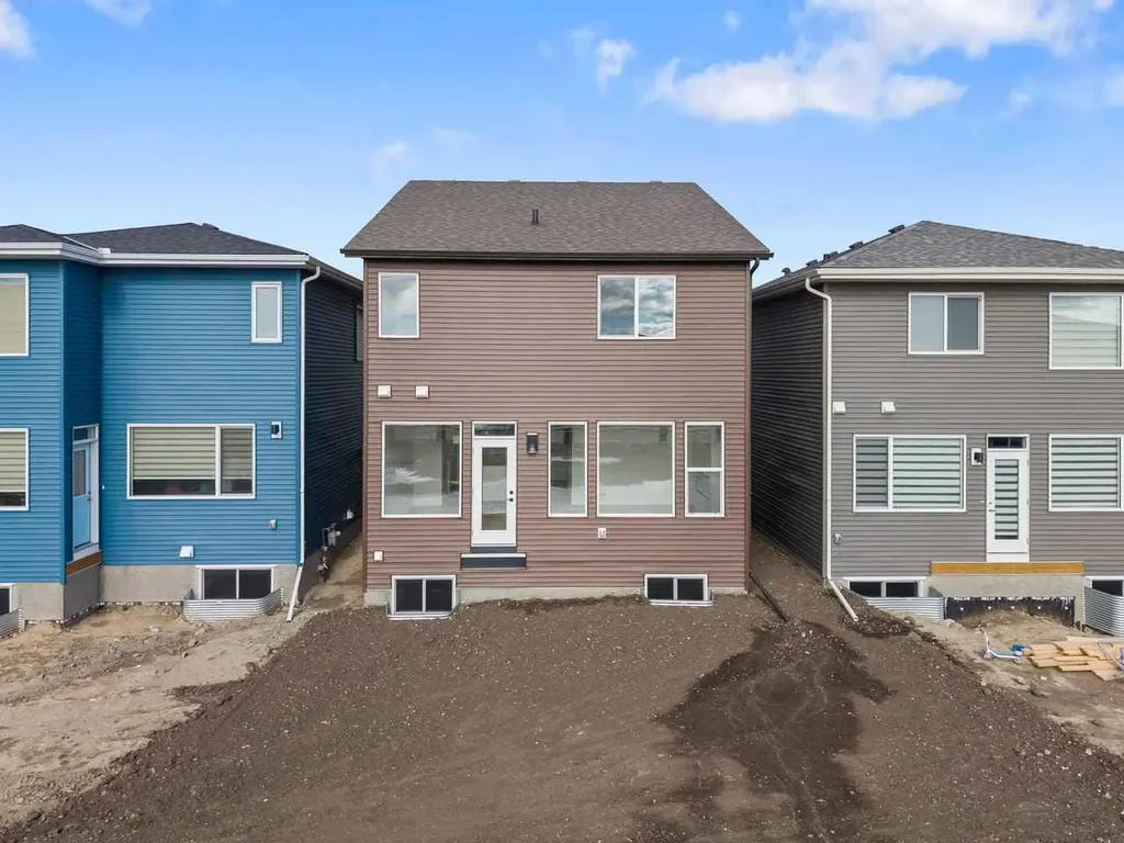 138 Corner Glen Square NE Calgary AB T3N 2S2