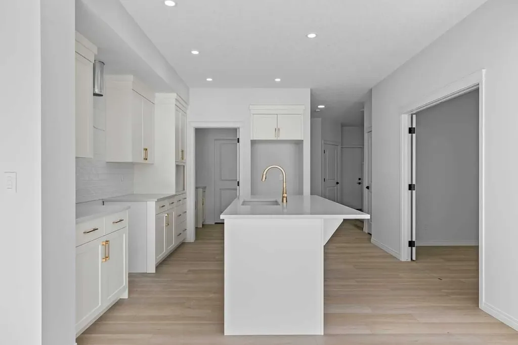 138 Corner Glen Square NE Calgary AB T3N 2S2