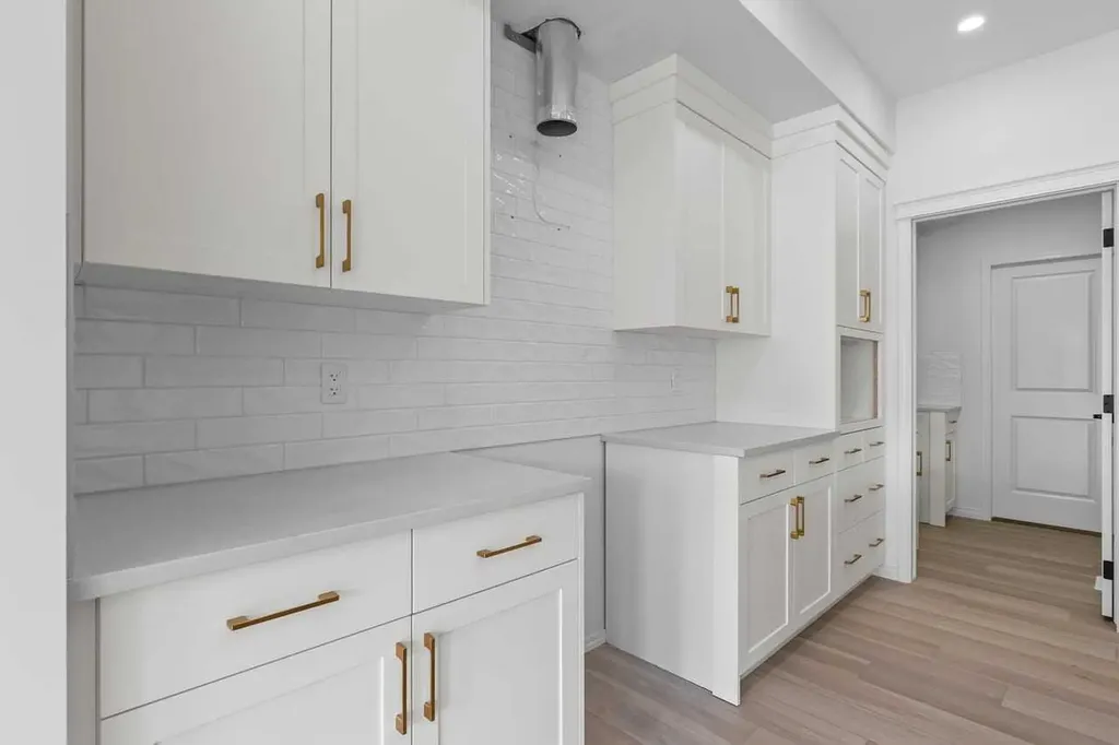 138 Corner Glen Square NE Calgary AB T3N 2S2