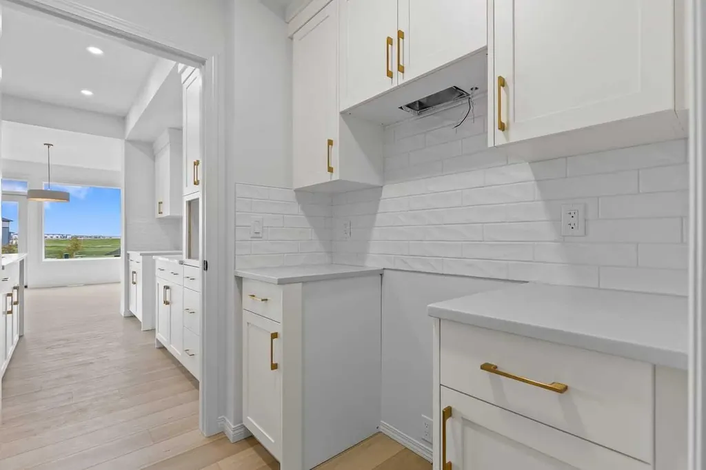 138 Corner Glen Square NE Calgary AB T3N 2S2