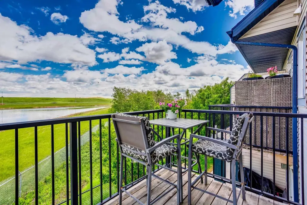 88 New Brighton Point SE Calgary AB T2Z 1B8