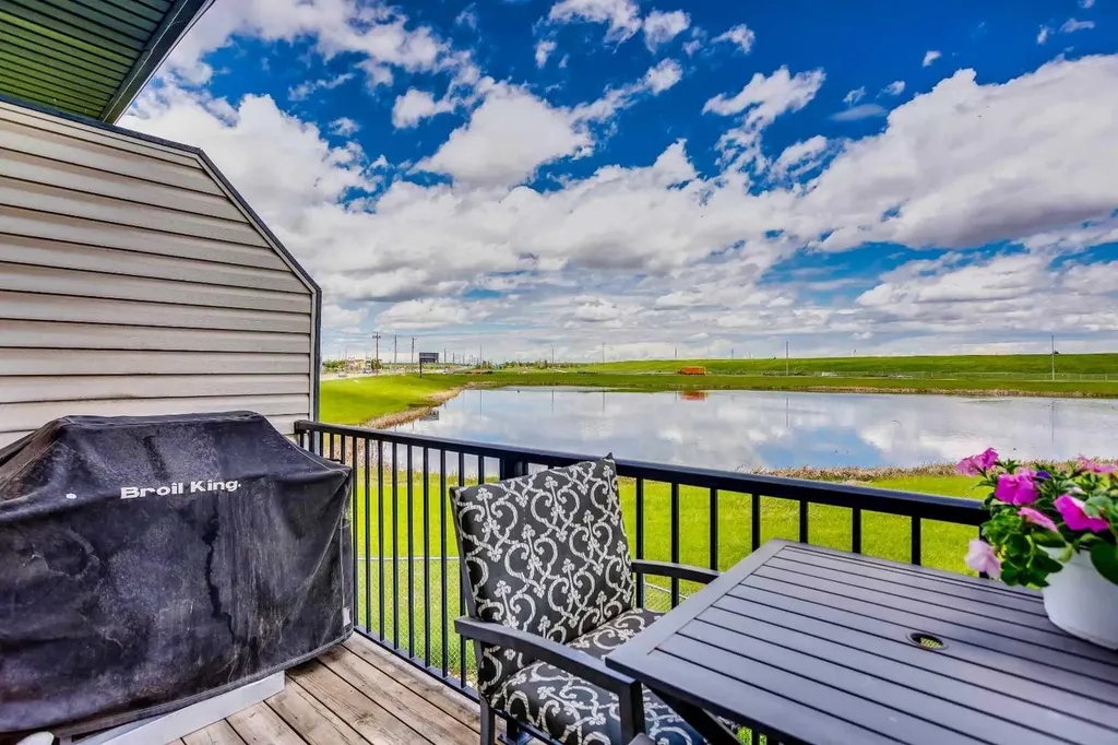88 New Brighton Point SE Calgary AB T2Z 1B8