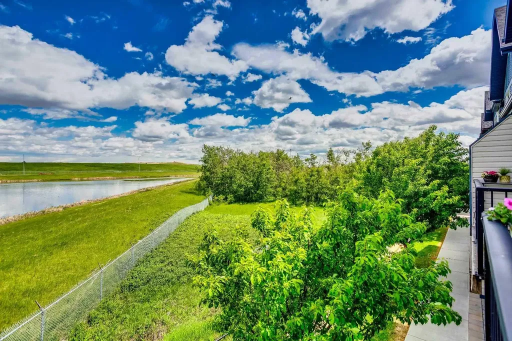 88 New Brighton Point SE Calgary AB T2Z 1B8