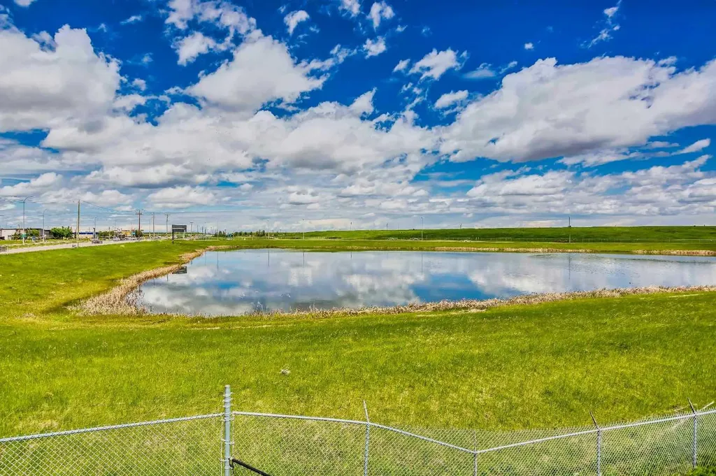 88 New Brighton Point SE Calgary AB T2Z 1B8