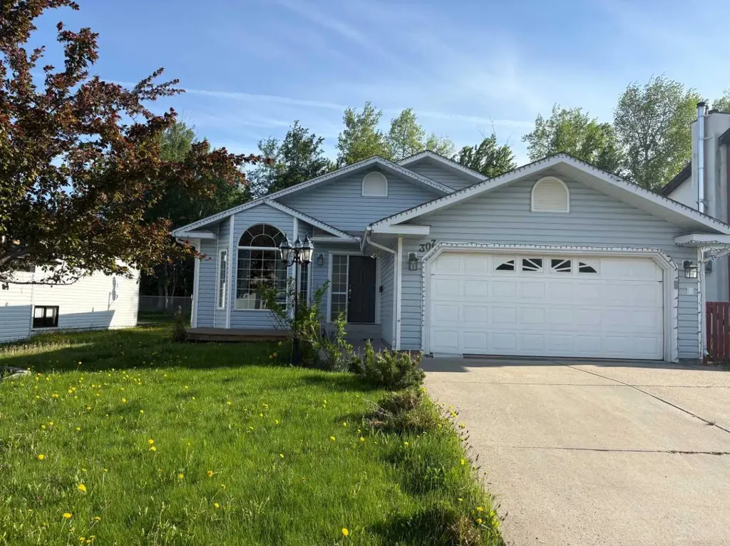 307 8 Avenue Fox Creek AB T0H 1P0