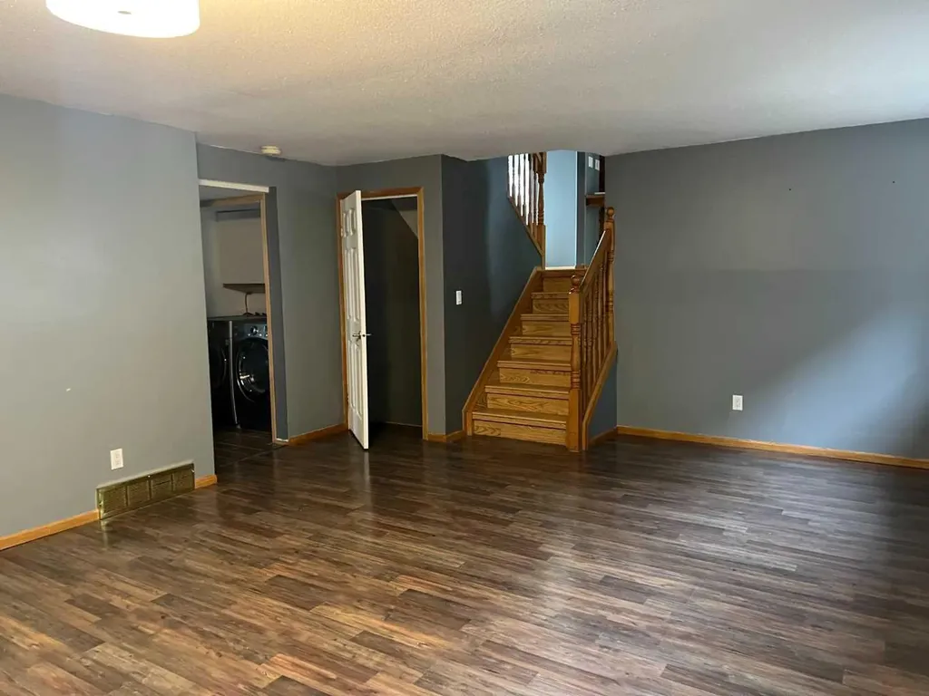 307 8 Avenue Fox Creek AB T0H 1P0