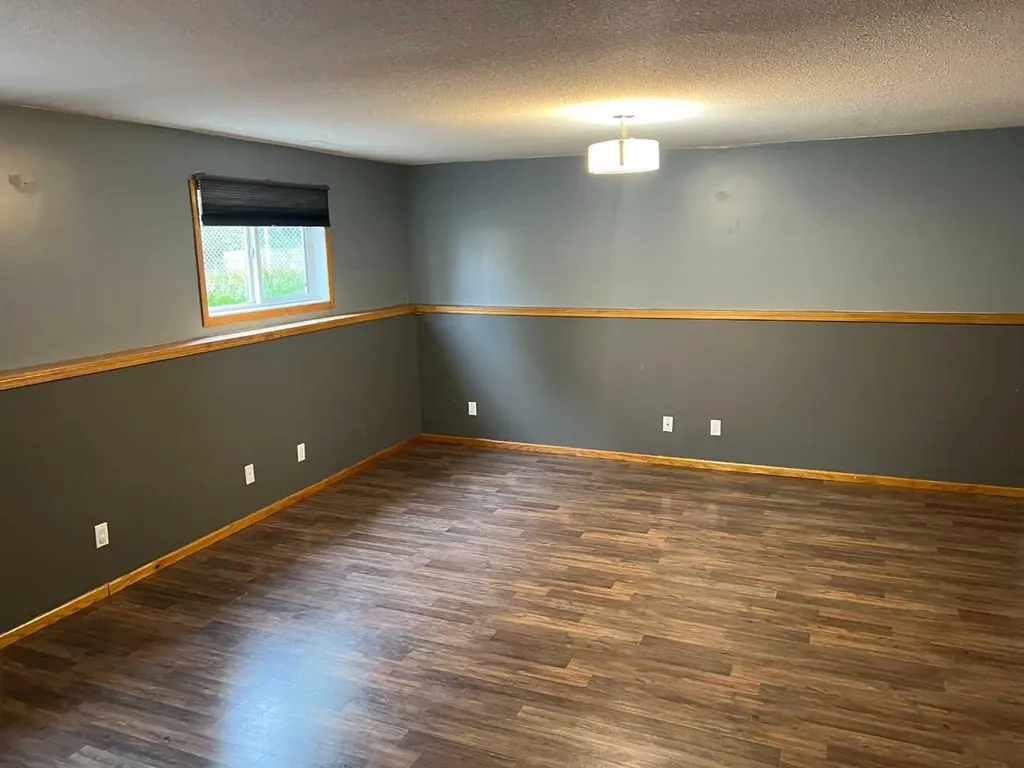 307 8 Avenue Fox Creek AB T0H 1P0