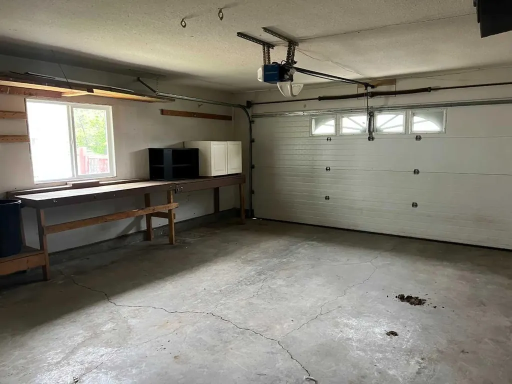 307 8 Avenue Fox Creek AB T0H 1P0