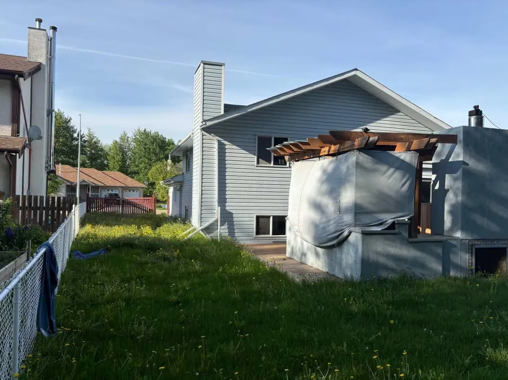 307 8 Avenue Fox Creek AB T0H 1P0