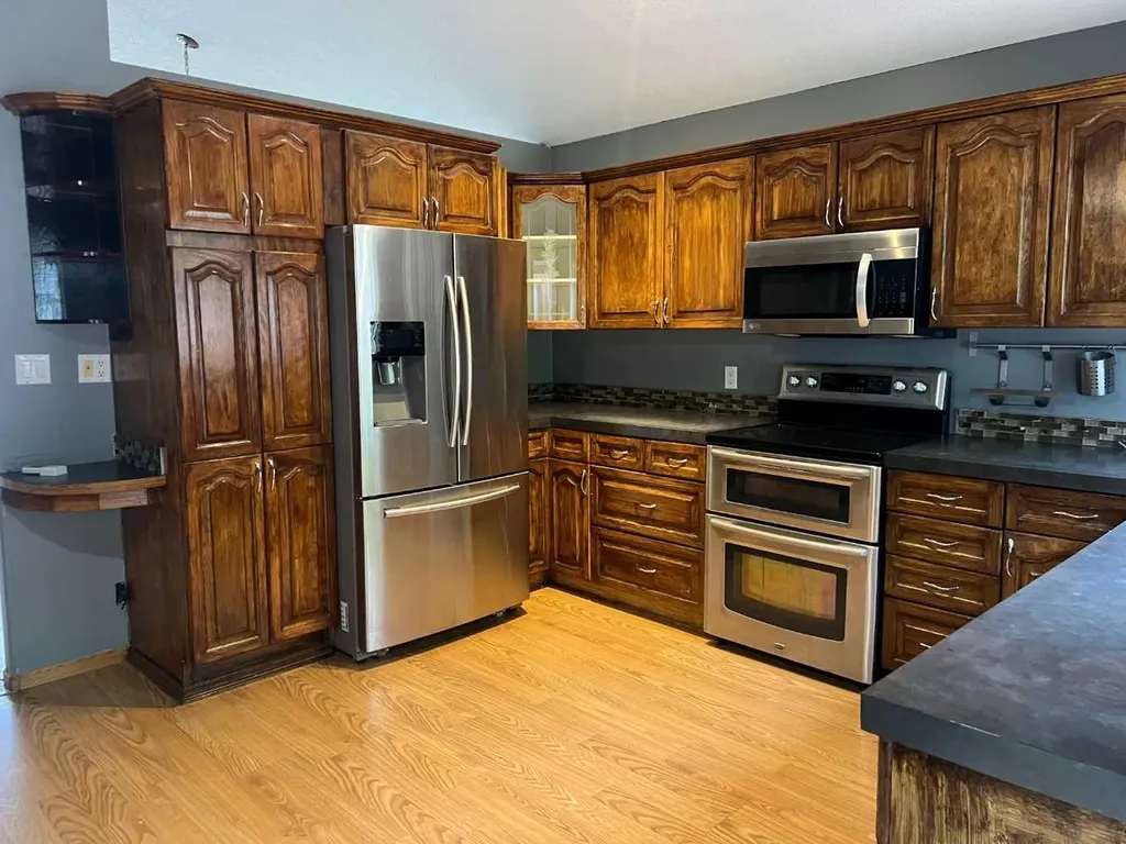 307 8 Avenue Fox Creek AB T0H 1P0