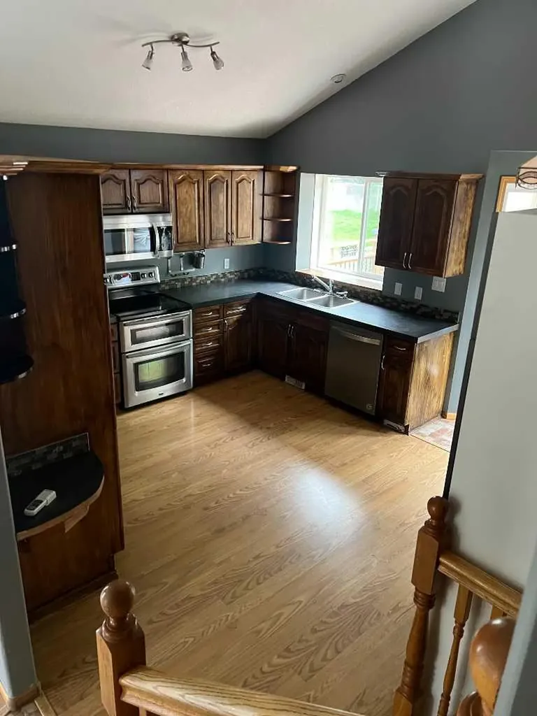 307 8 Avenue Fox Creek AB T0H 1P0
