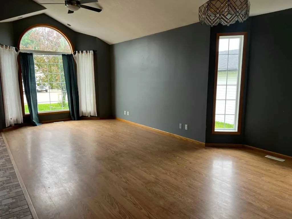 307 8 Avenue Fox Creek AB T0H 1P0