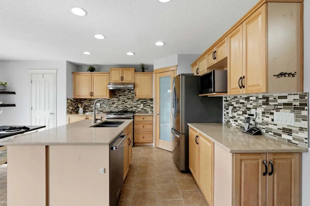 156 Covehaven Terrace NE Calgary AB T3K 0B2