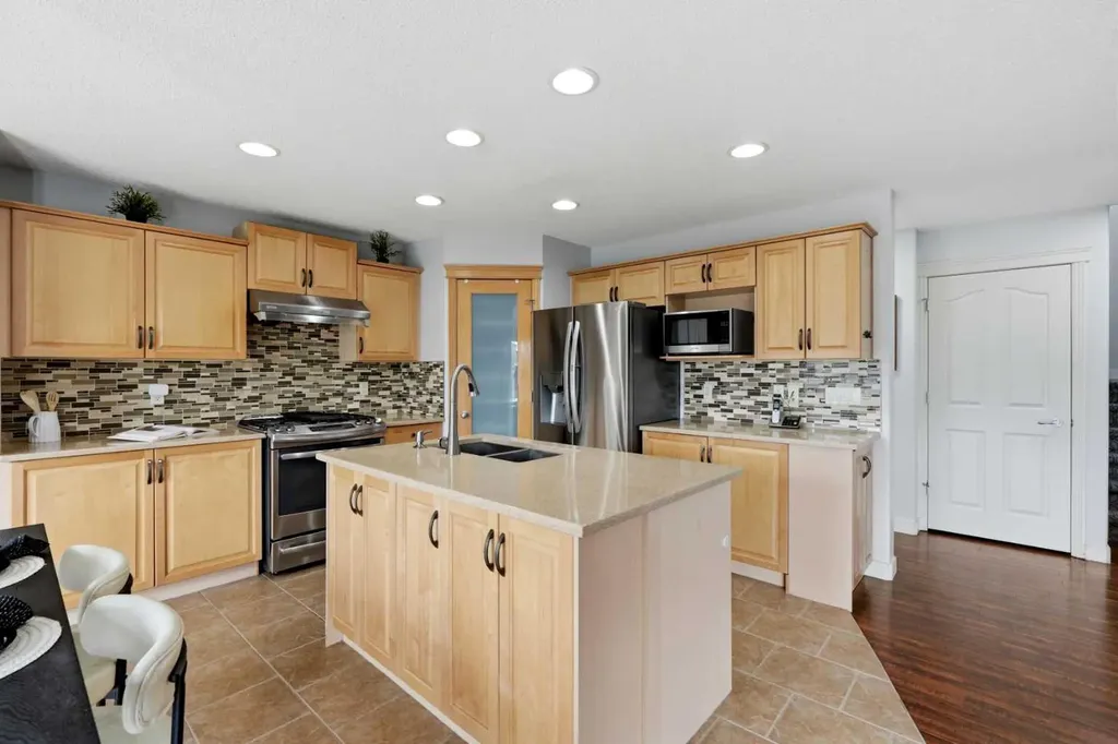 156 Covehaven Terrace NE Calgary AB T3K 0B2