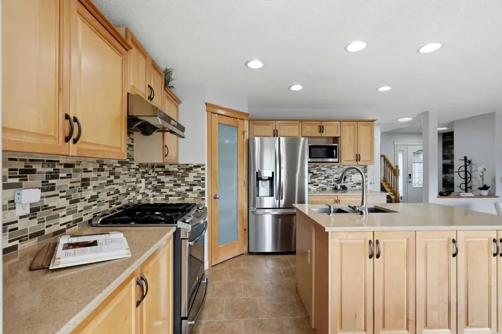 156 Covehaven Terrace NE Calgary AB T3K 0B2