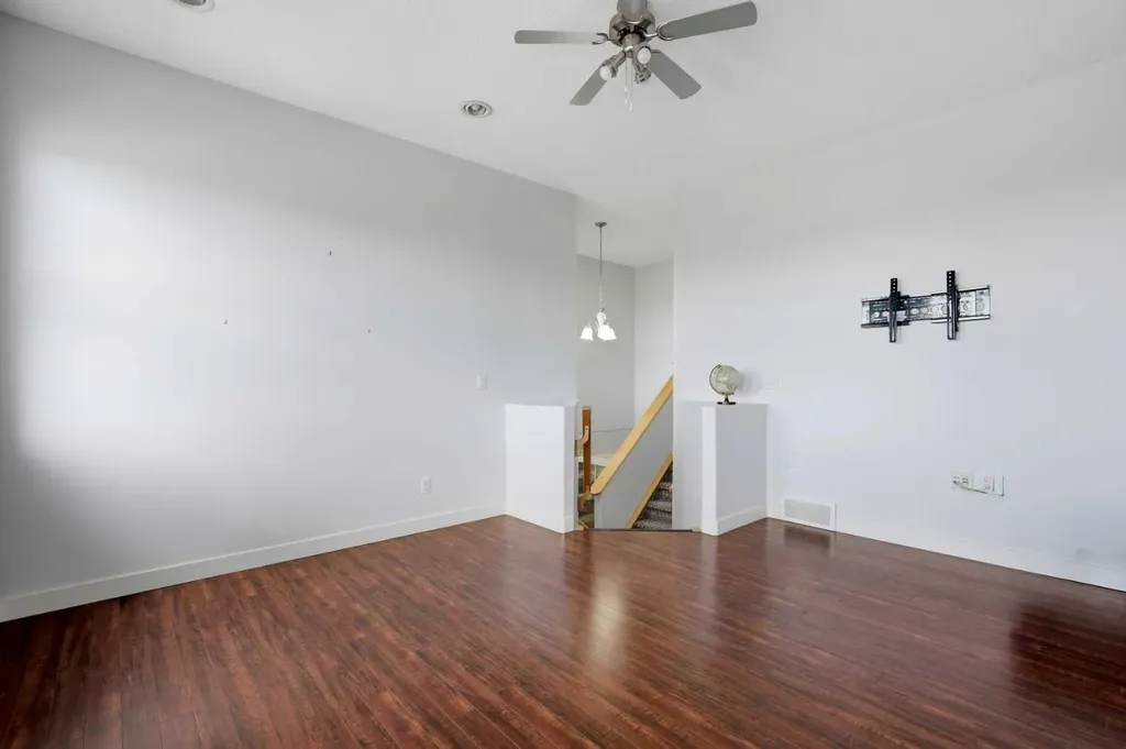 156 Covehaven Terrace NE Calgary AB T3K 0B2