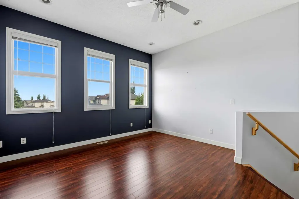 156 Covehaven Terrace NE Calgary AB T3K 0B2