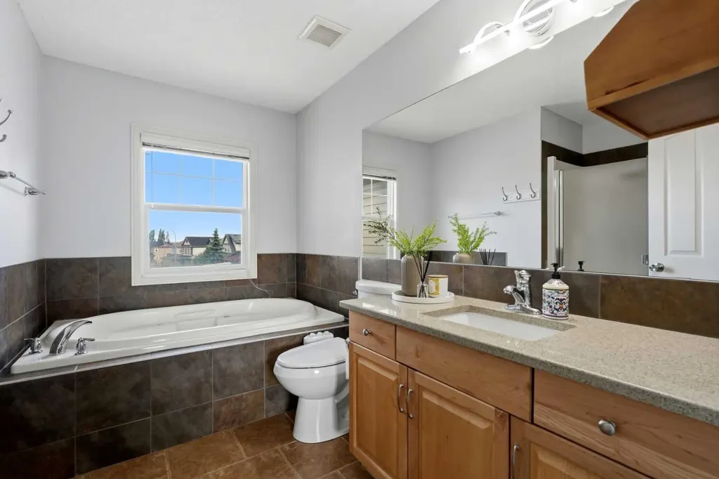 156 Covehaven Terrace NE Calgary AB T3K 0B2