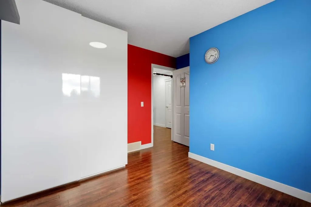 156 Covehaven Terrace NE Calgary AB T3K 0B2