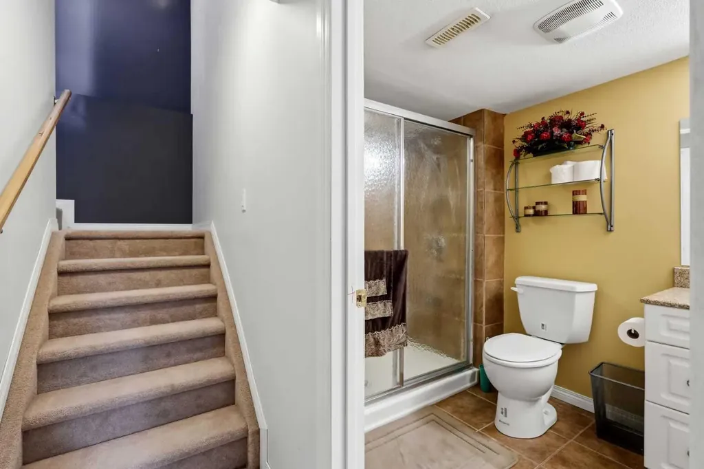 156 Covehaven Terrace NE Calgary AB T3K 0B2