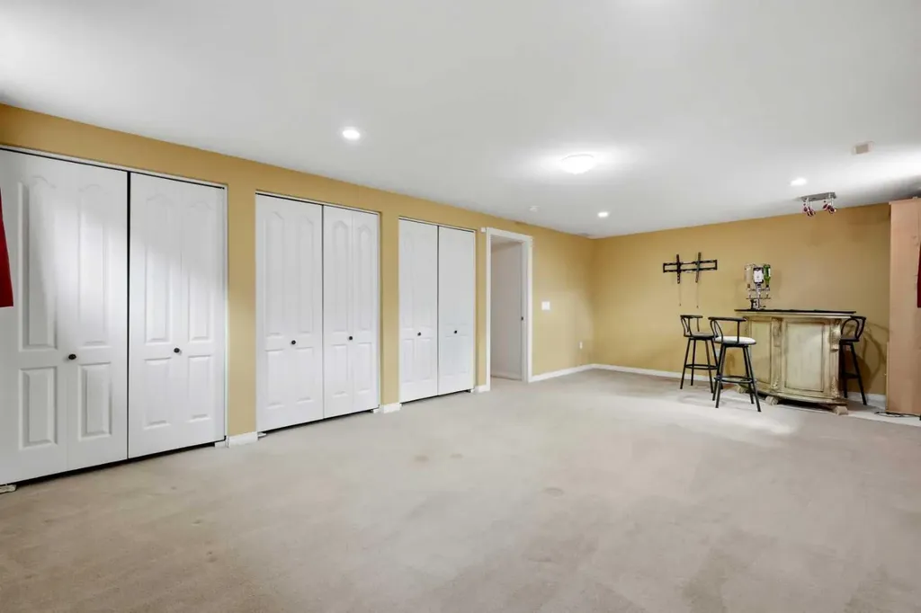 156 Covehaven Terrace NE Calgary AB T3K 0B2