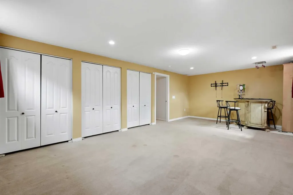 156 Covehaven Terrace NE Calgary AB T3K 0B2